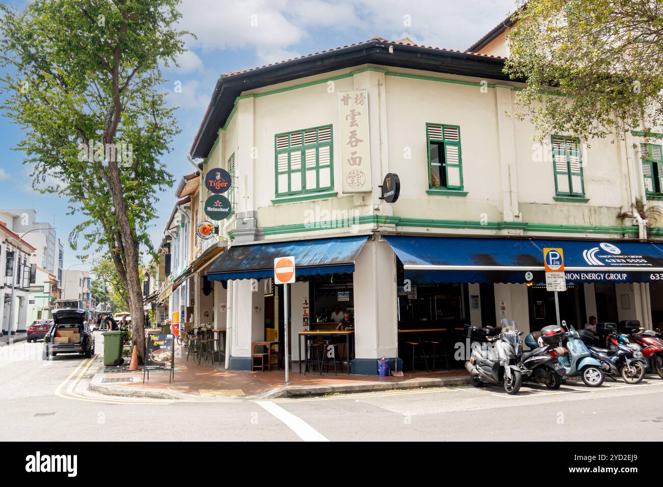 Bierbar an der Joo Chiat Road im Joo Chiat District und einem Wohngebiet in Singapur Stockfoto