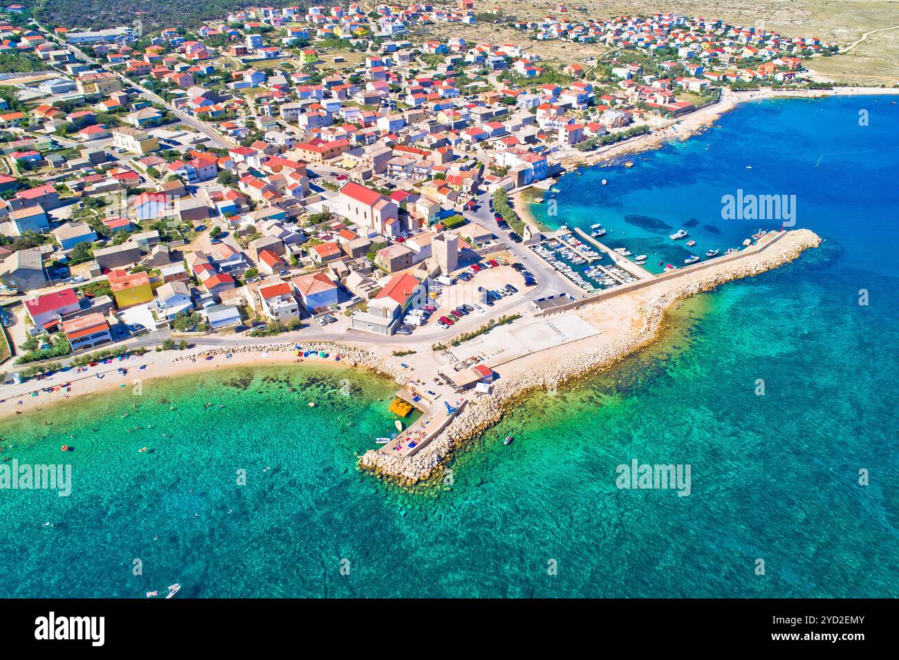 Razanac. Historische Stadt Razanac und Velebit Kanal Luftaufnahme Stockfoto