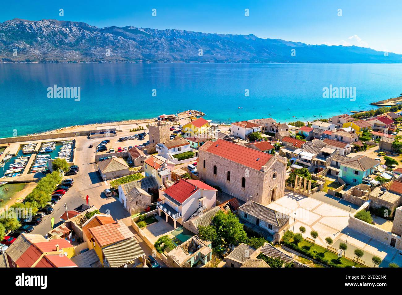 Razanac. Historische Stadt Razanac und Velebit Kanal Luftaufnahme Stockfoto