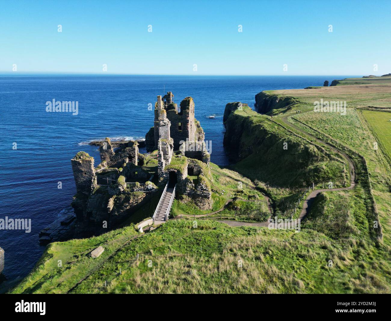 Schloss Sinclair Girnigoe, eine spektakuläre Burgruine an der Küste von Caithness, Schottland. Stockfoto