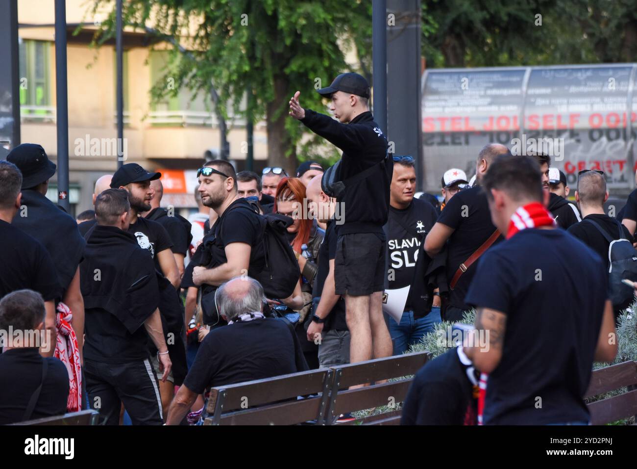 Bilbao, Spanien. Oktober 2024. Viele Slavia Praha-Fans während des Vorschauspiels der UEFA Europa League zwischen Athletic Club und Slavia Praha am 24. Oktober 2024 in Bilbao, Spanien. (Foto: Alberto Brevers/Pacific Press) Credit: Pacific Press Media Production Corp./Alamy Live News Stockfoto