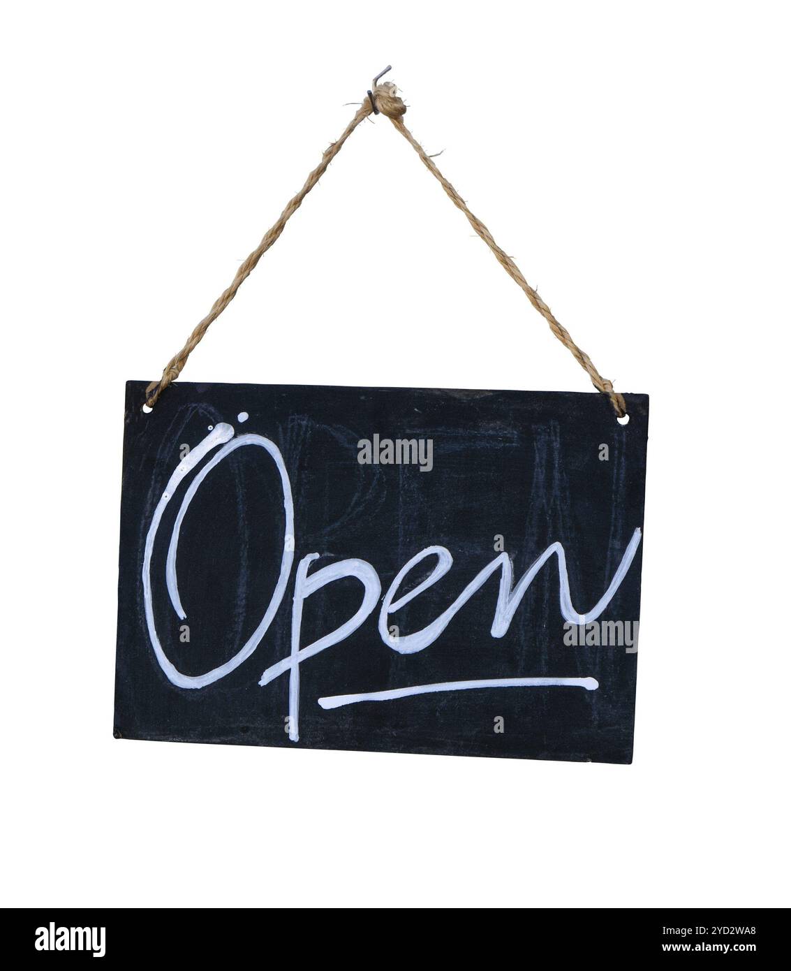 Isoliertes rustikales hängendes Blackboard offenes Schild auf weißem Hintergrund Stockfoto