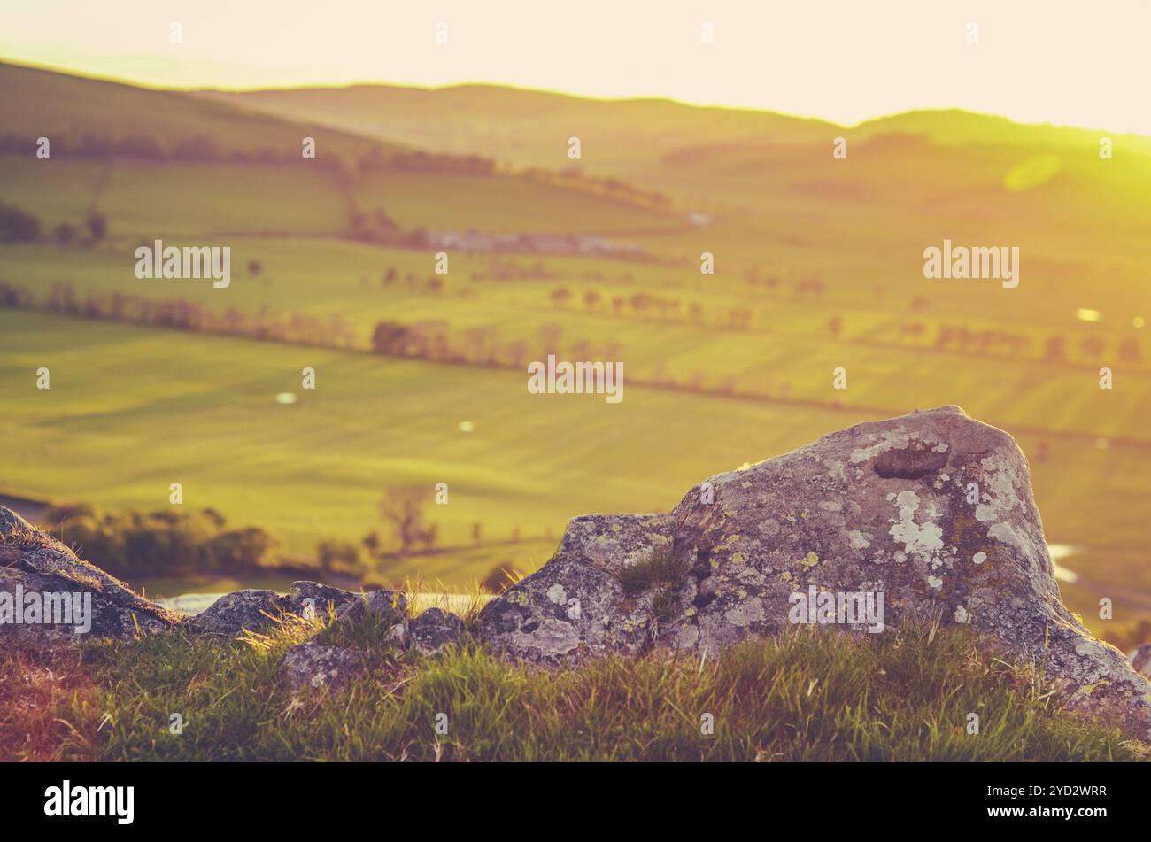 Foto Im Retro-Stil Von Der Malerischen Grünen Landschaft Schottlands Bei Sonnenuntergang Stockfoto