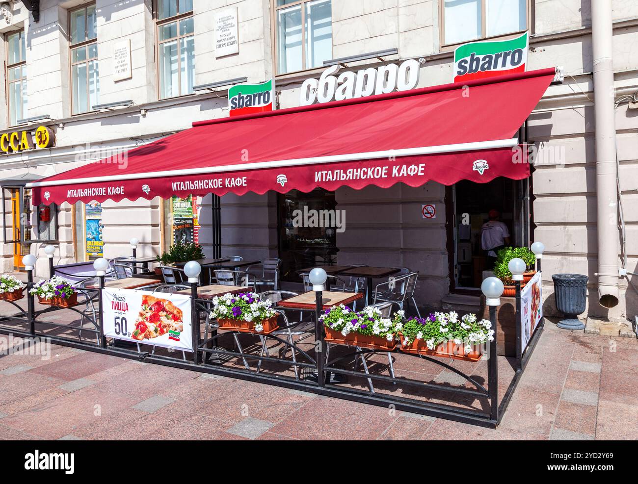 Traditionelles italienisches Café Sbarro auf der Sommerstraße Stockfoto