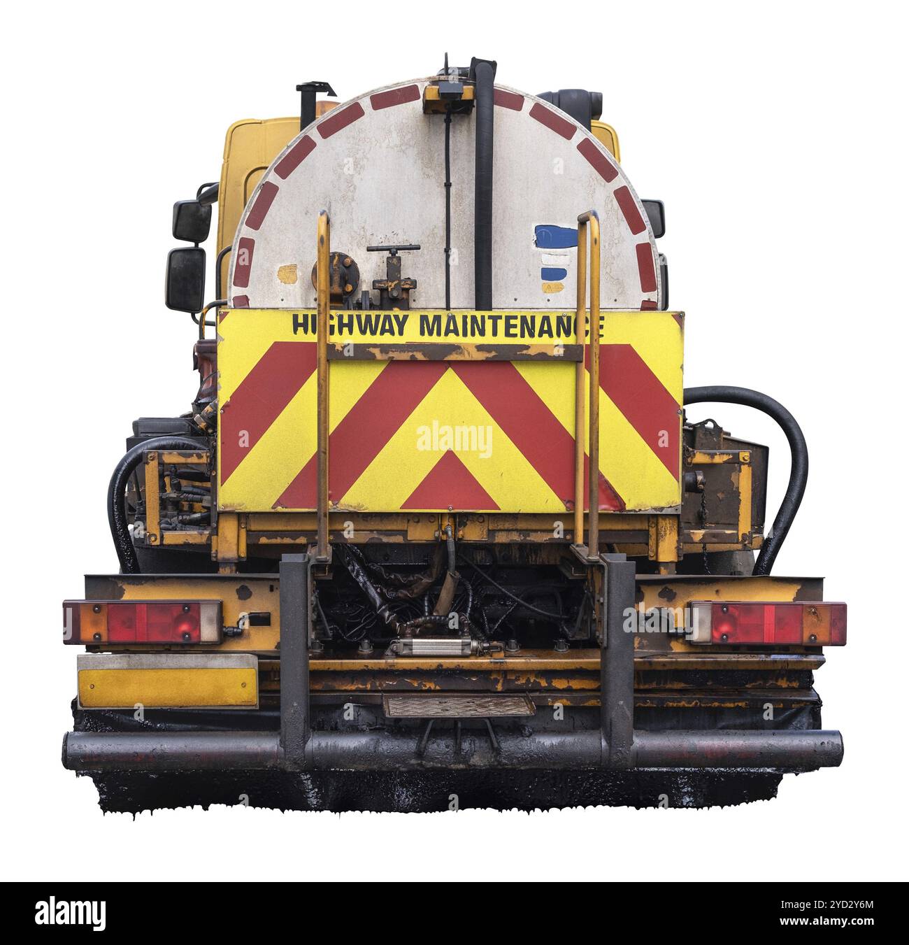 Ein grungiger Highway Maintenance Truck für Tarmac Surfacing, isoliert auf weißem Hintergrund Stockfoto