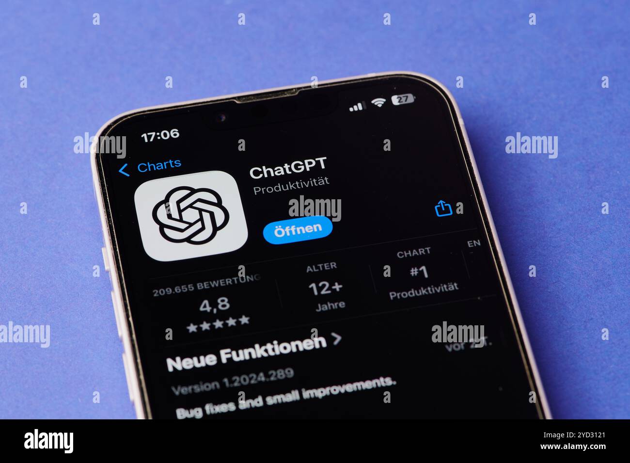 Symbol der Chat GPT AI App auf einem deutschen Smartphone im App Store Stockfoto