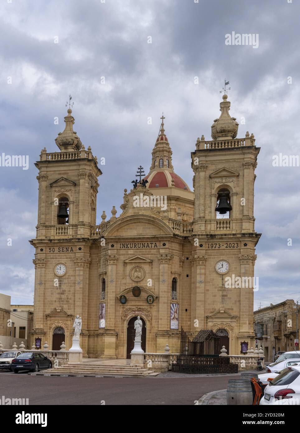 Xaghra, Malta, 20. Dezember 2023: Blick auf die Xaghra Pfarrkirche auf der Insel Gozo in Malta, Europa Stockfoto