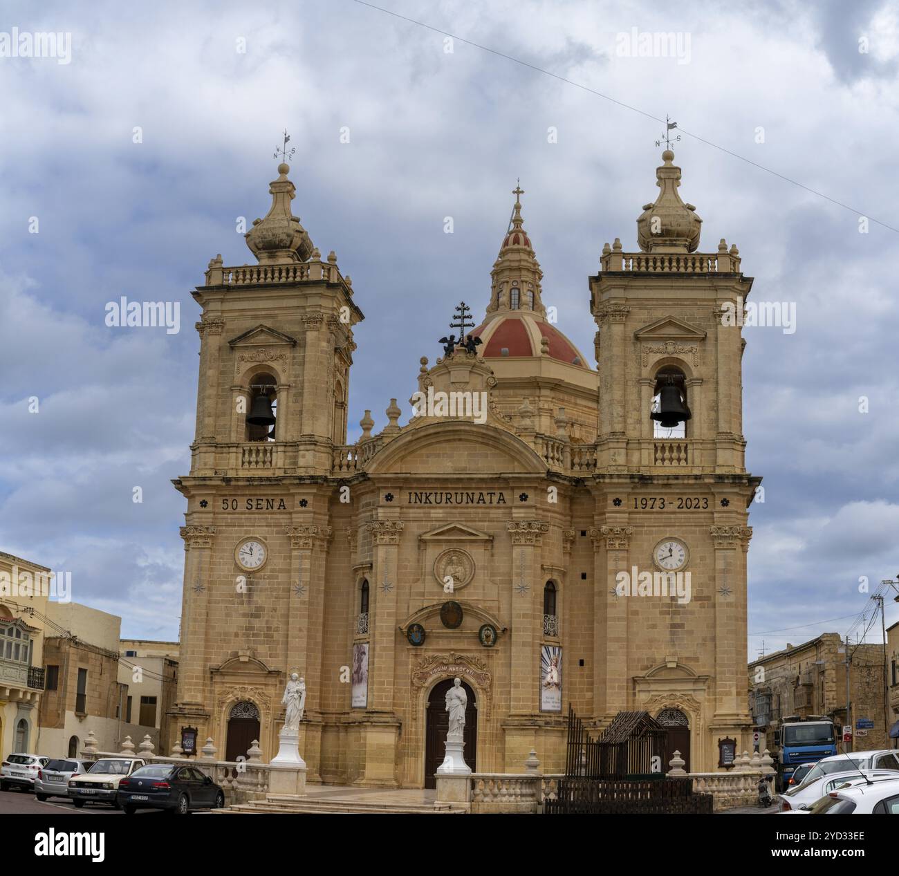 Xaghra, Malta, 20. Dezember 2023: Blick auf die Xaghra Pfarrkirche auf der Insel Gozo in Malta, Europa Stockfoto