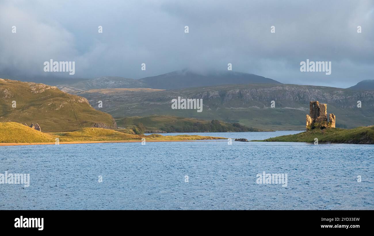 Ardvreck Castle, Ein wunderschöner Ort mit einer traurigen blutigen Geschichte, Loch Assynt, Schottland Stockfoto