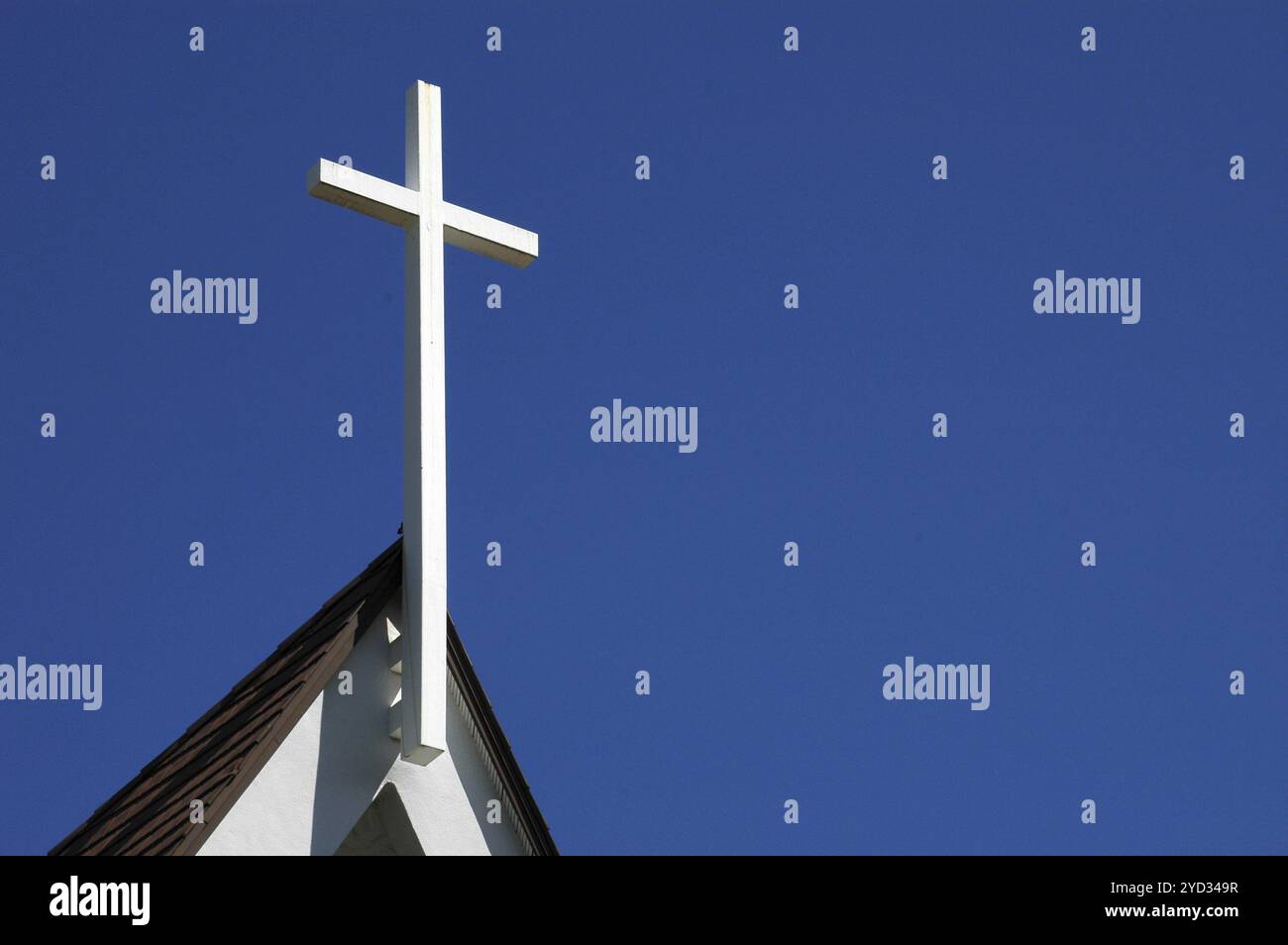 Religiöses, geistliches, christliches Bild Eines Kreuzes auf Einer Kirche Stockfoto