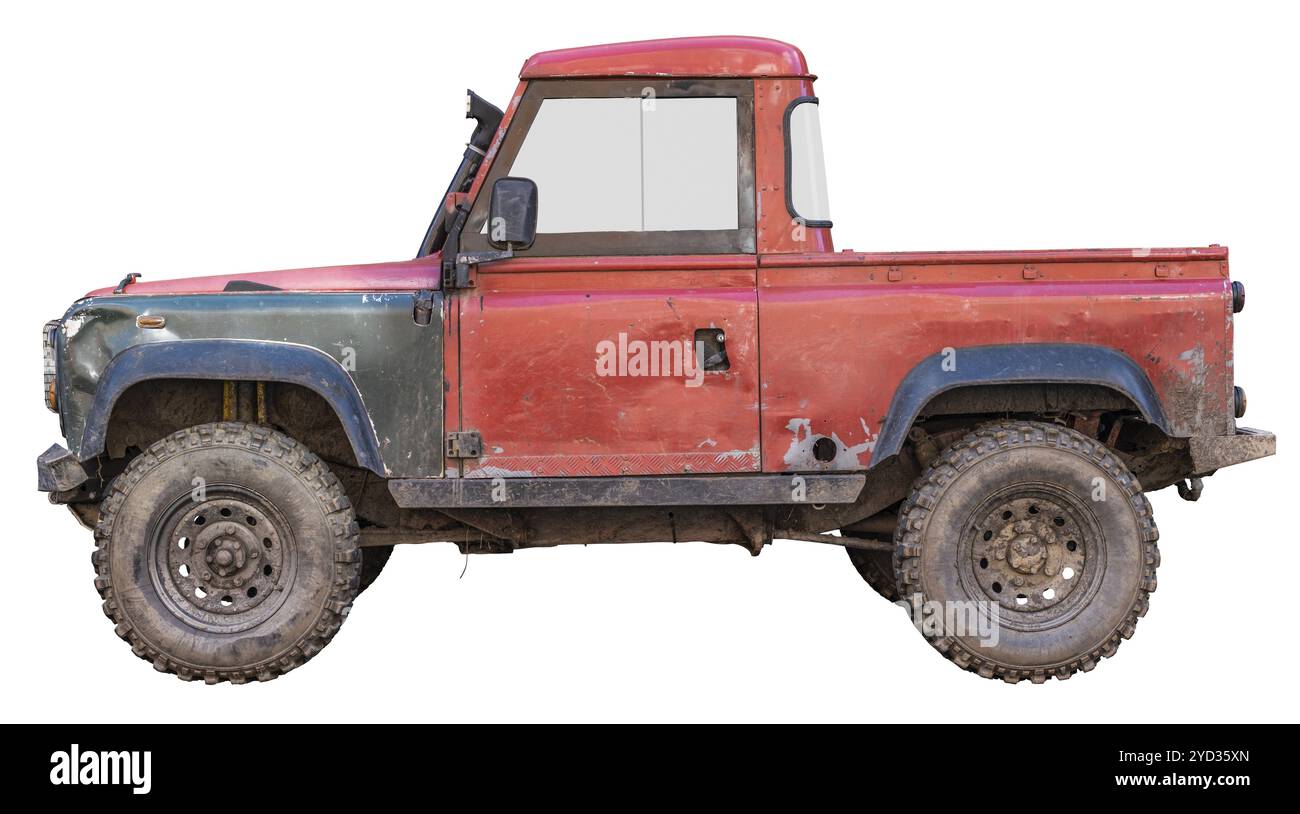 Ein isolierter, von Schmutz und Kratzern bedeckter Geländewagen im Geländewagen Endurance 4x4 Stockfoto