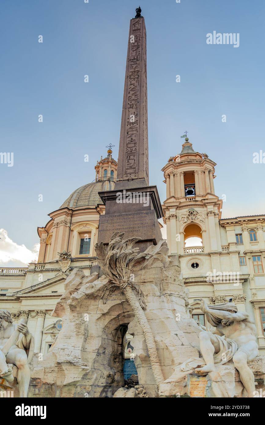 Die Piazza Navona ist ein Quadrat in Rom, Italien. Es befindet sich auf dem Gelände des Stadions von Domitian gebaut. Brunnen der vier Ströme (Fontana dei Fiumi). Italien. Stockfoto