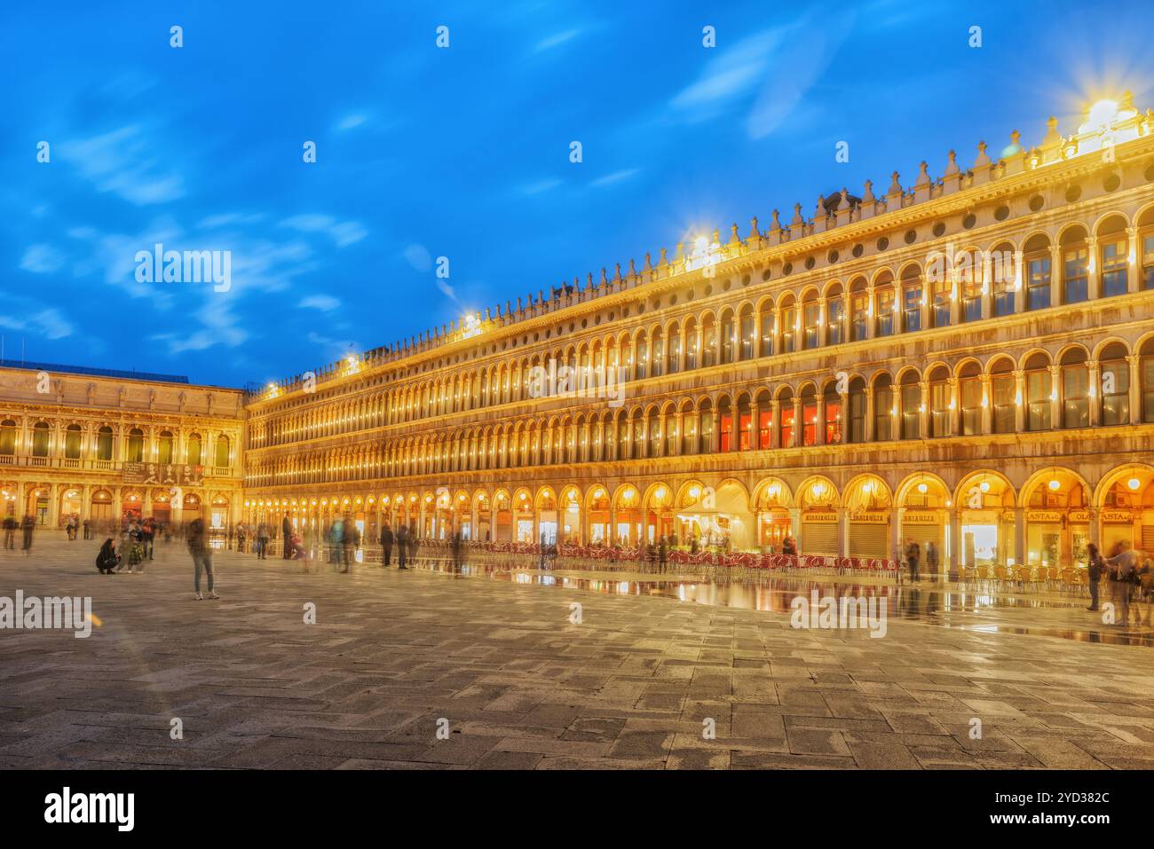 Venedig, Italien, 11. MAI 2017: Platz des Heiligen Markus (Piazza San Marco) und St. Mark's Kathedrale (Basilica di San Marco) in der Nacht. Venedig. Ich Stockfoto