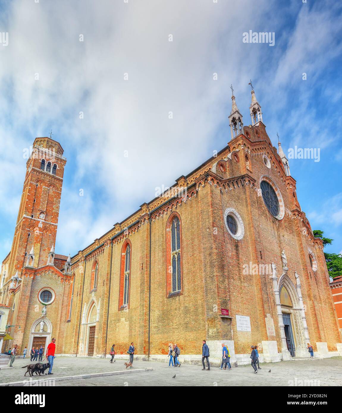 Venedig, Italien, 12. MAI 2017: Kathedrale Santa Maria Gloriosa dei Frari (Basilika dei Frari in Venedig. Italien. Stockfoto