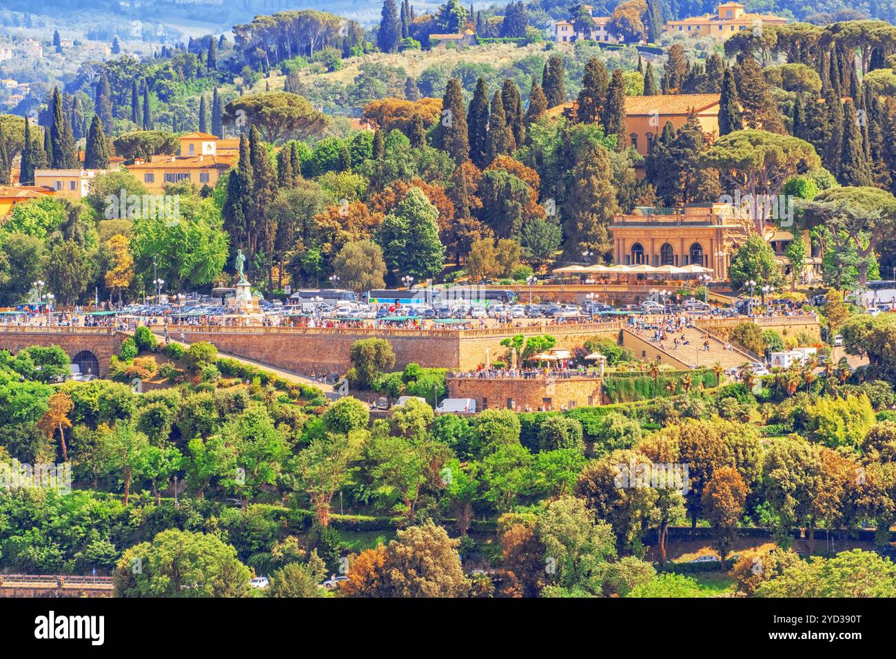 Schöne Landschaft über städtische und historische Ansicht des Florenz von Giottos Glockenturm (Campanile di Giotto). Platz von Michelangelo (Piazzale Mi Stockfoto