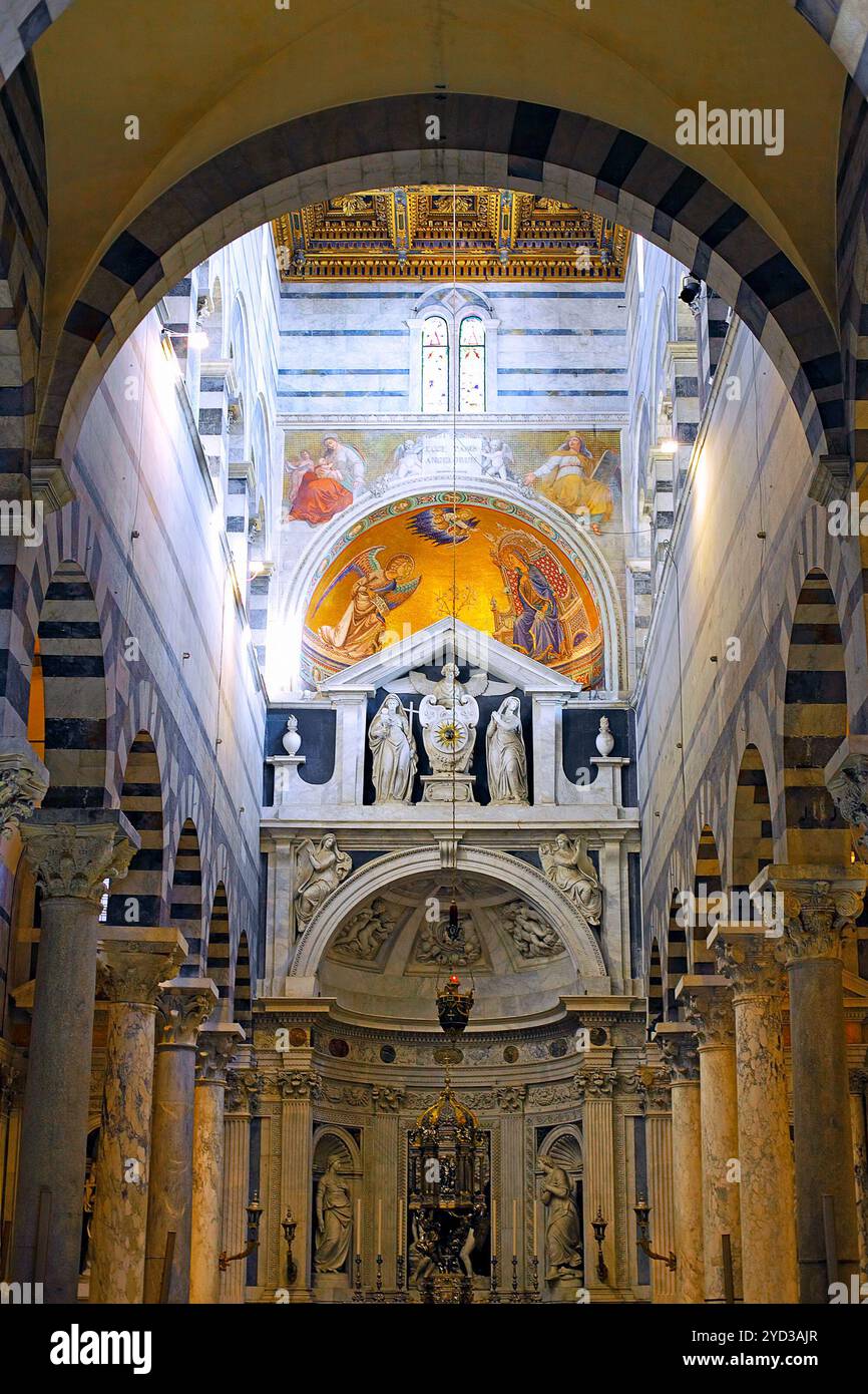 Indoor Innenraum der Kathedrale Duomo auf Miracoli Piazza dei Miracoli in Pisa, Italien Stockfoto