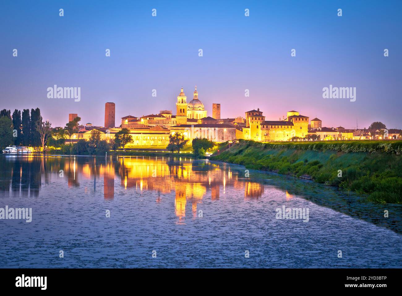 City of Mantova Skyline See Reflexionen Dämmerung Blick Stockfoto