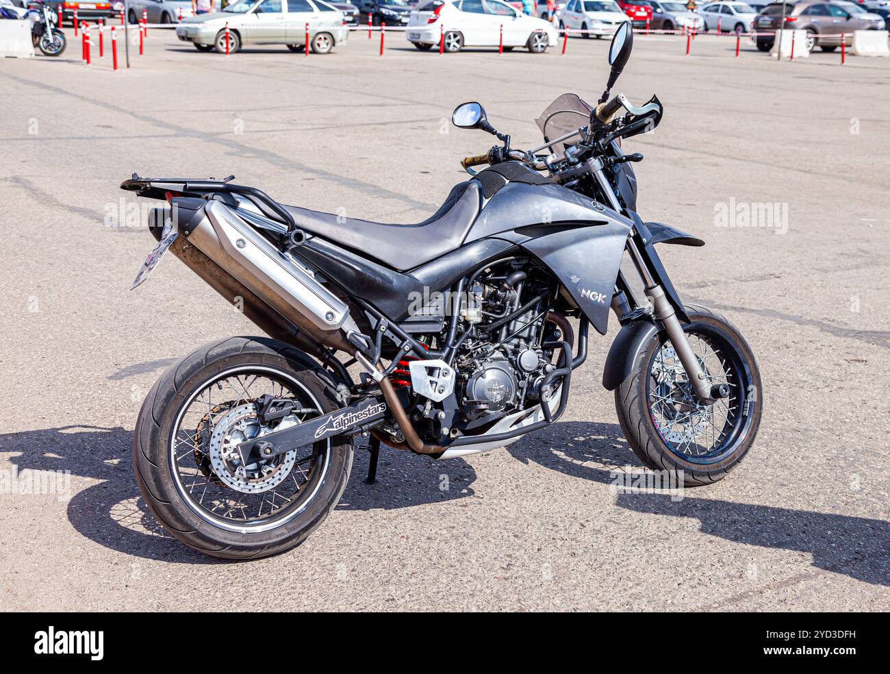 Yamaha-Motorrad auf der Stadtstraße Stockfoto