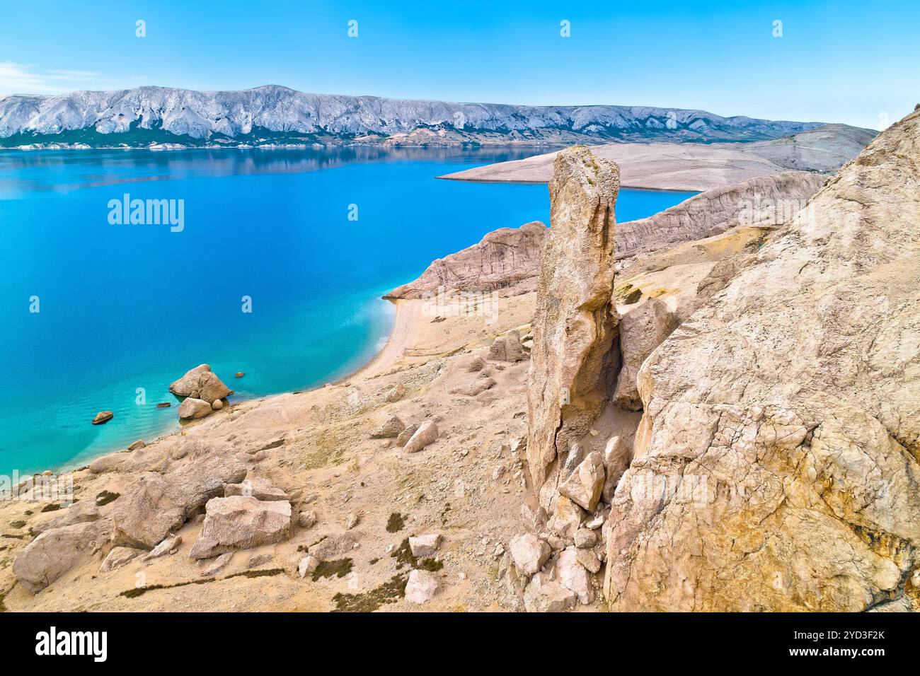 Metajna, Insel Pag. Berühmter Beritnica Strand in Steinwüste atemberaubende Landschaft aus der Vogelperspektive Stockfoto