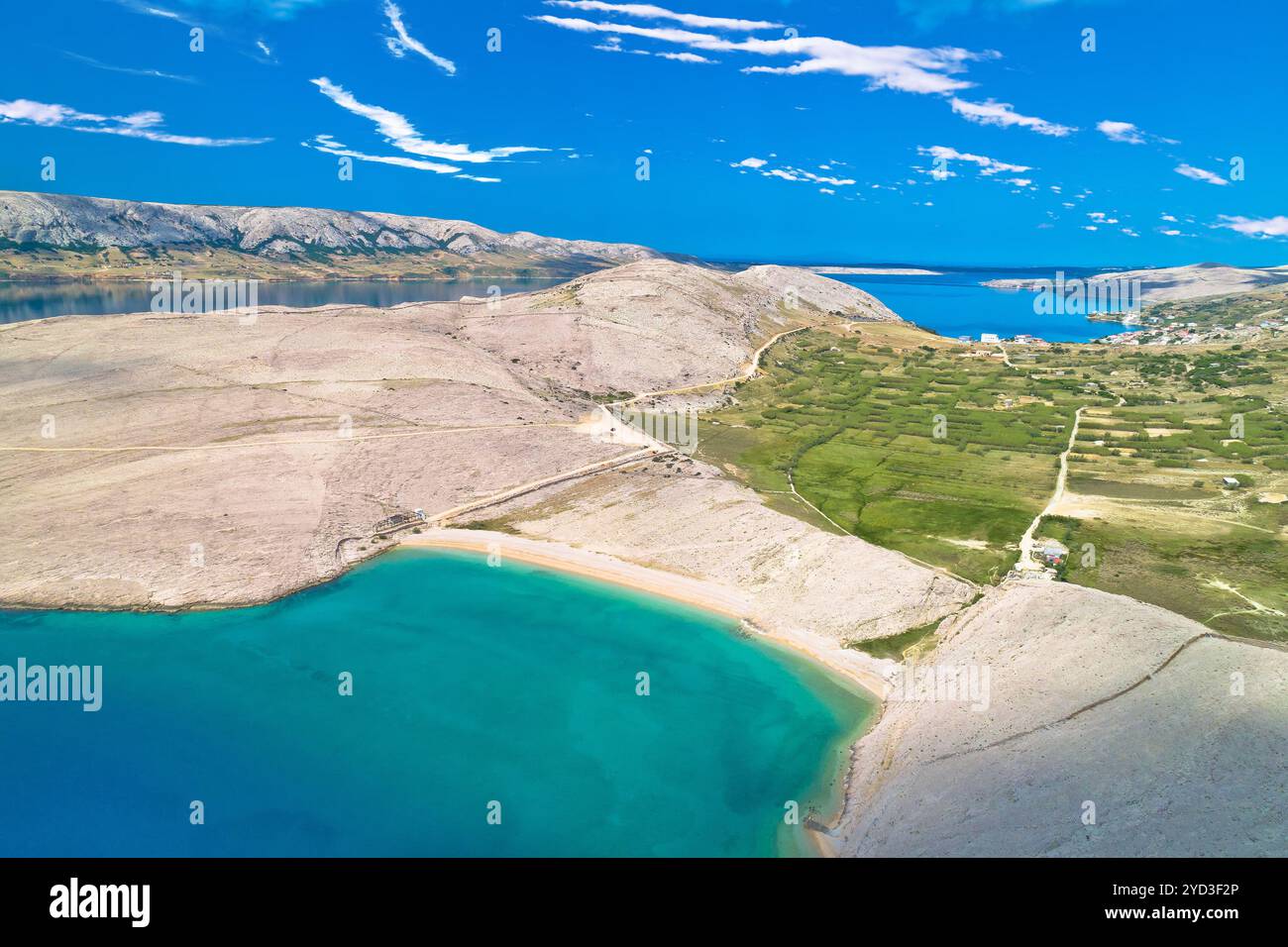 Metajna, Insel Pag. Berühmter Beritnica Strand in Steinwüste atemberaubende Landschaft aus der Vogelperspektive Stockfoto