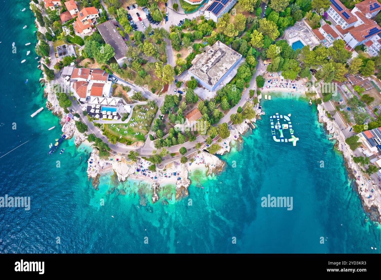 Touristenstadt Rabac idyllischer Strand aus der Vogelperspektive Stockfoto