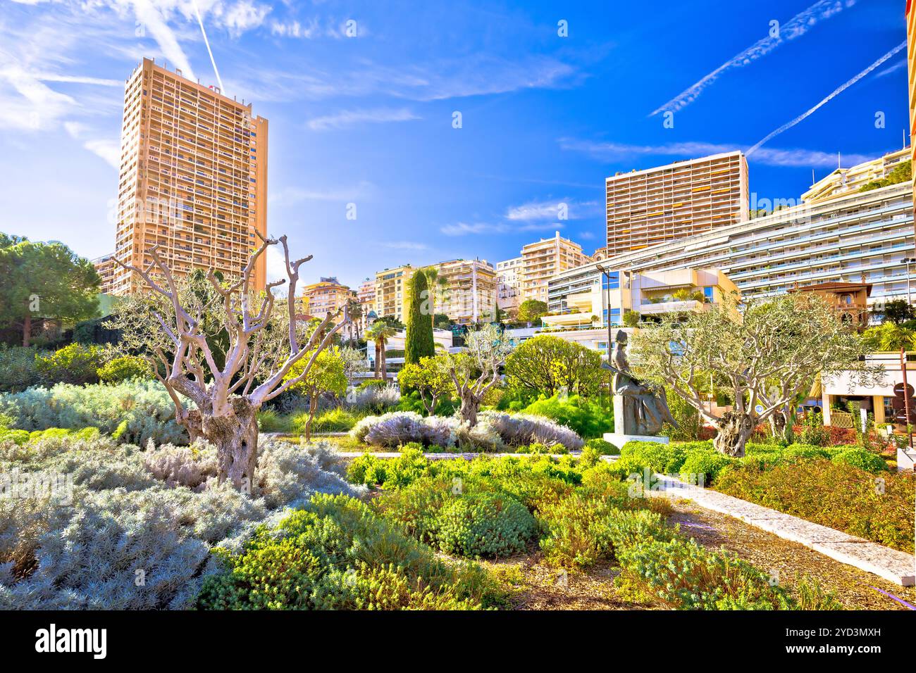 Idyllischer grüner Park und Blick auf die Stadt Monte Carlo Stockfoto