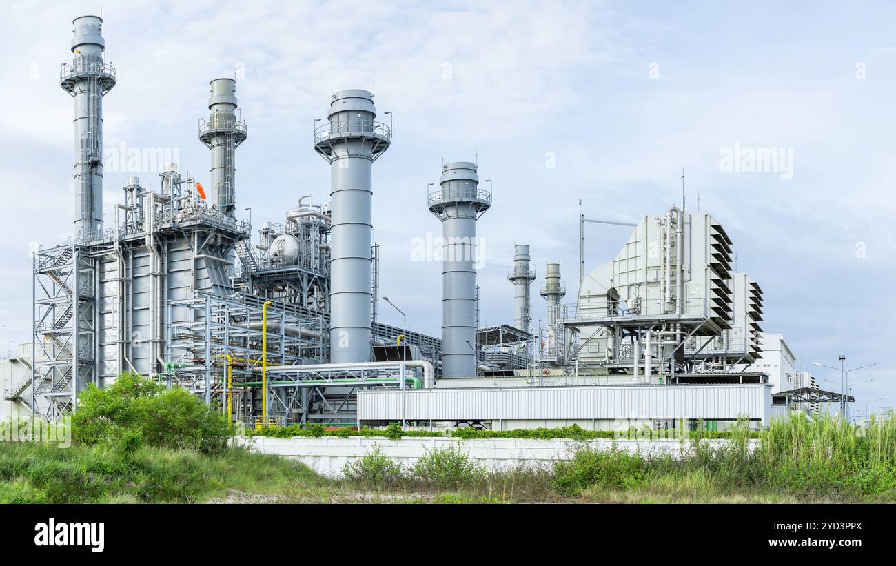 Kombikraftwerk. Dampfturbinen modernes sauberes Stromerzeugergebäude. Große Elektrizitätsindustrie. Stockfoto