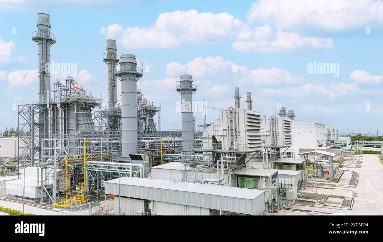 Kombikraftwerk. Dampfturbinen modernes sauberes Stromerzeugergebäude. Große Elektrizitätsindustrie. Stockfoto