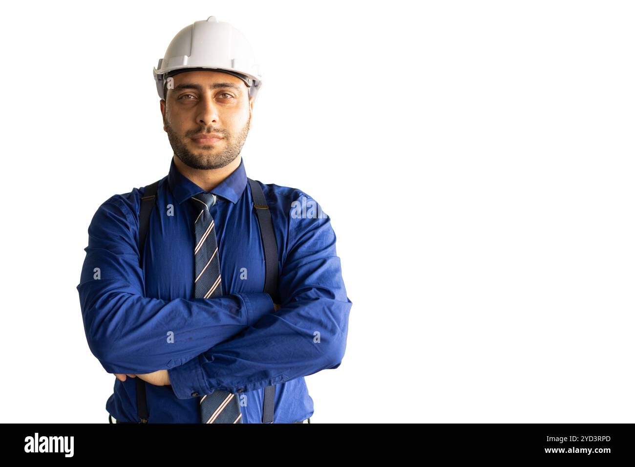 Indischer Ingenieur Architekt Designer Business Executive Manager steht zuversichtlich Arm gekreuzt vor weißem Hintergrund Stockfoto