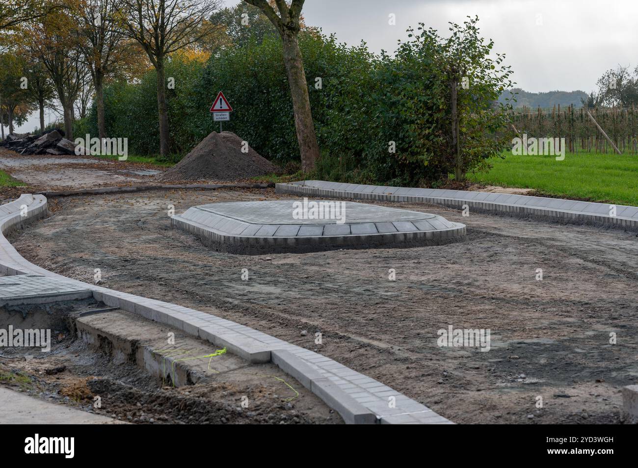 Asphalt, Baggerlader, Gebäude, Gebäude - Tätigkeit, Bau, Baustelle, Steuerung, Landstraße, Gefahr, Fahren, Fahrerbewusstsein, Technik, Stockfoto