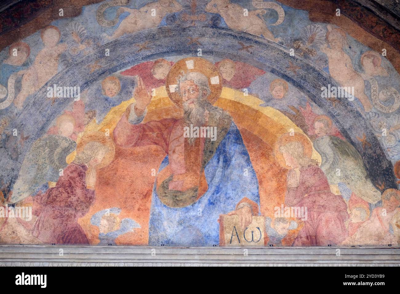 Der Ewige Vater und die Heiligen Unschuldigen Märtyrer, Fresken Lünette von Giovanni di Francesco, Ospedale degli Innocenti - Exterio Stockfoto