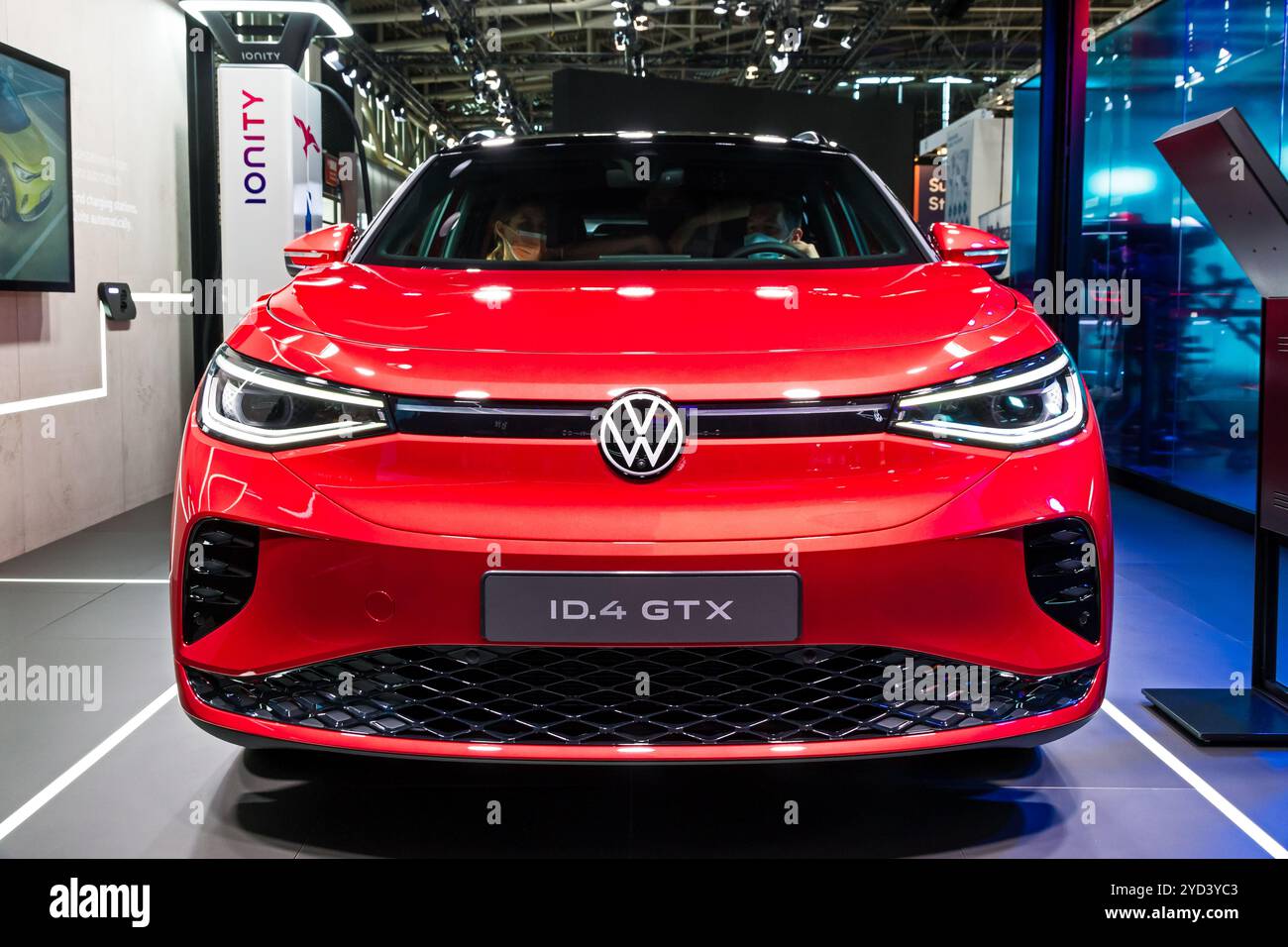 Das vollelektrische SUV-Coupé Volkswagen ID.4 GTX wurde auf der IAA Mobility 2021 in München am 6. September 2021 vorgestellt. Stockfoto