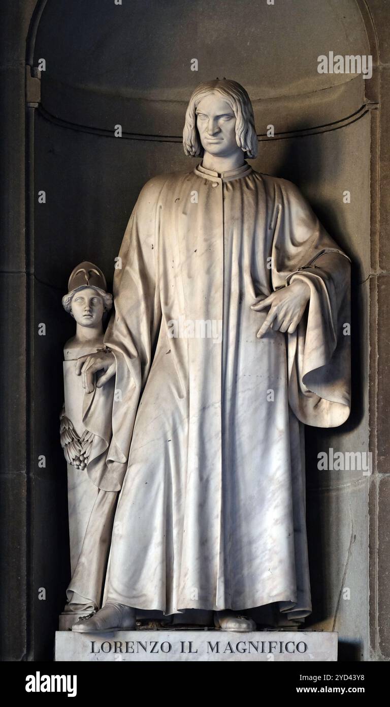 Lorenzo il Magnifico, Statue, die in den Nischen der Uffizien Kolonnade. Die erste Hälfte des 19. Jahrhunderts von 28 Statuen von berühmten Peop besetzt waren Stockfoto