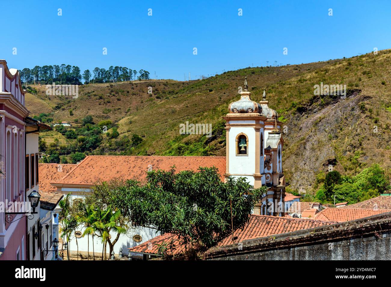 Turm der historischen barocken Kirche Stockfoto