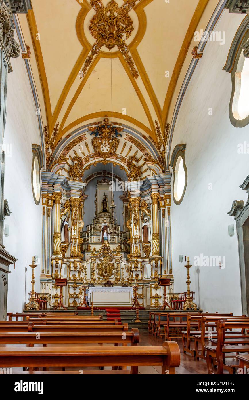 Innenraum und Altar einer historischen Barockkirche Stockfoto