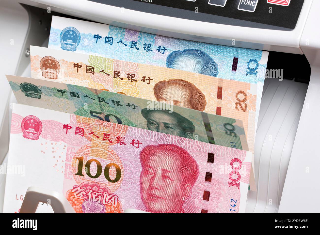 Chinesischer Yuan in einer Zählmaschine Stockfoto