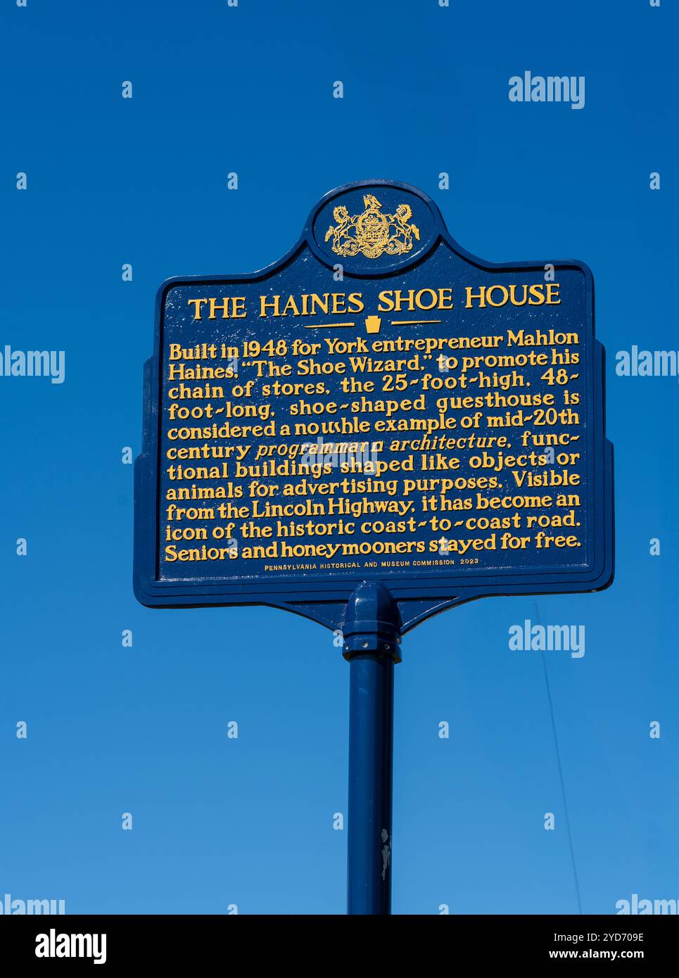 Hallam, PA, USA – 11. Oktober 2024: Das Haines Shoe House ist ein schuhförmiges Haus und eine Touristenattraktion am Lincoln Highway i Stockfoto