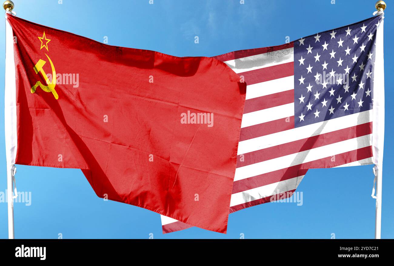 Kalter Krieg. Flagge der Sowjetunion (1922-1991). Amerikanische Flagge (50 Sterne). Beschreiben Sie den feindlichen Relat Stockfoto