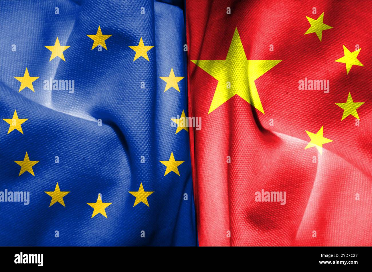 Die chinesische Flagge und die Flagge der Europäischen Union bestehen beide aus strukturierten Mustern. Konzeptkarten-Darstellungen Stockfoto