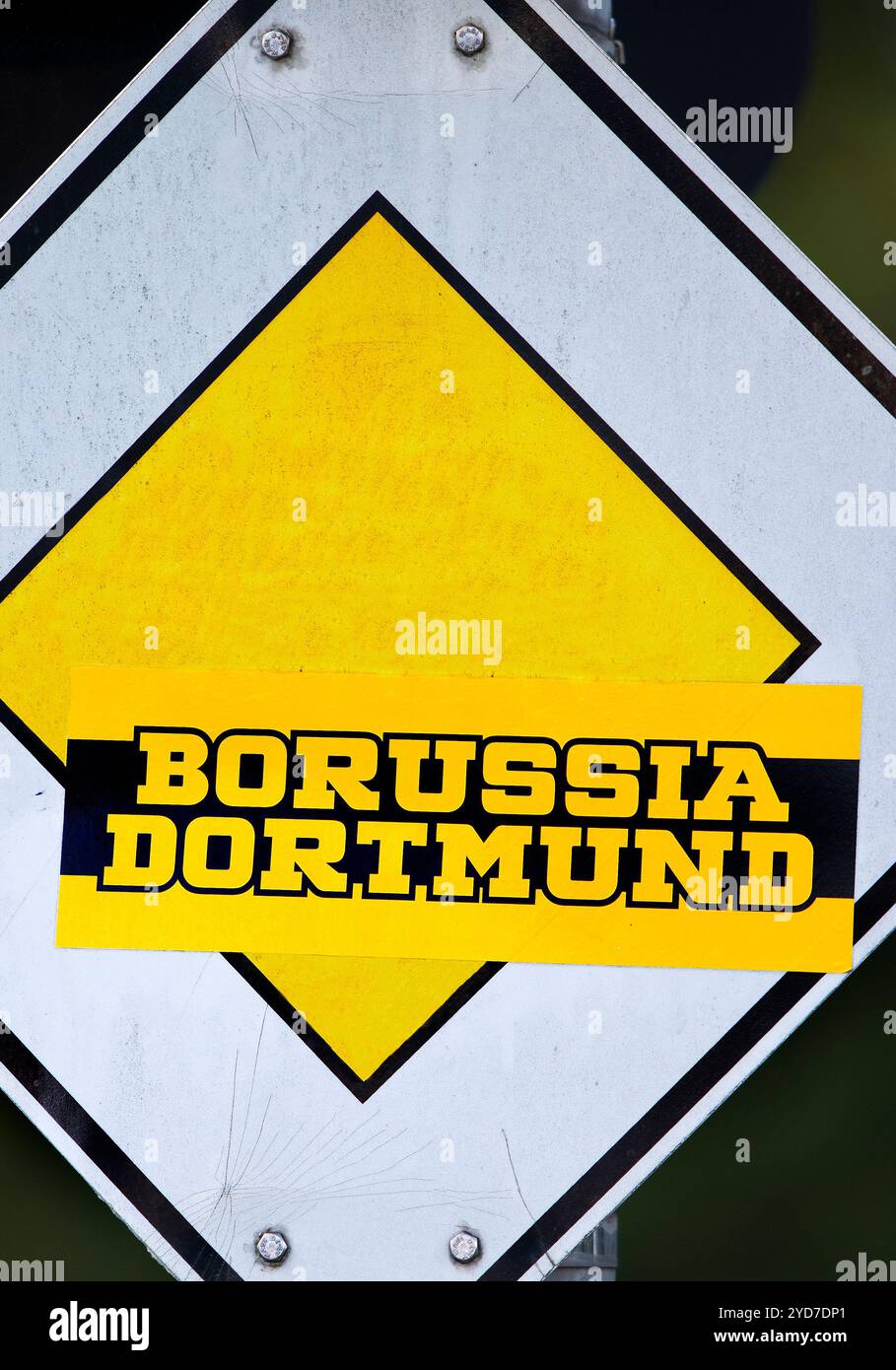 Wegschild mit Borussia Dortmund Aufkleber, Symbolfoto, Dortmund, Ruhrgebiet, Deutschland, Europa Stockfoto