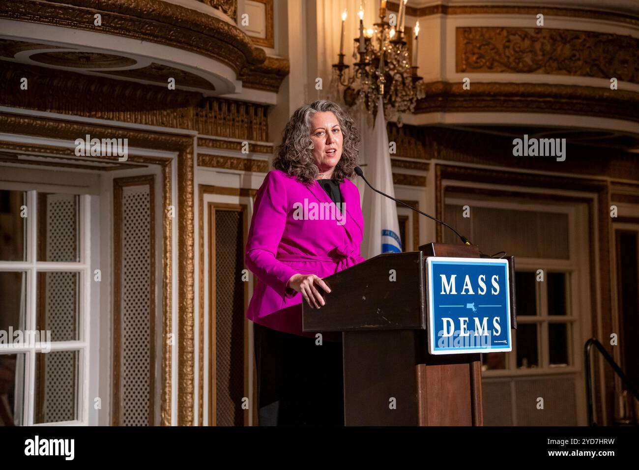 Rebecca Hart Holder, Executive Director von Reproduktive Equity Now, einer Organisation, die sich dafür einsetzt, allen Menschen, die am 13. Juni 2024 beim 25. Jährlichen Dinner im Copley Plaza Hotel in Boston sprechen, einen gerechten Zugang zum gesamten Spektrum der reproduktiven Gesundheitsversorgung zu ermöglichen. (Rick Friedman) Stockfoto