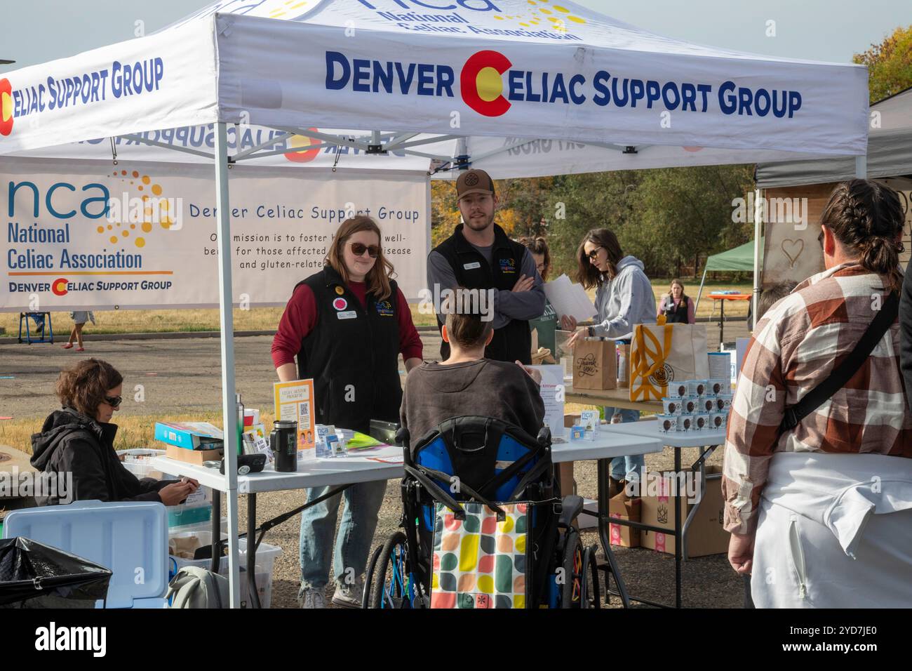 Arvada, Colorado - das glutenfreie Familienspaß-Festival, das von der Denver Celiac Support Group gesponsert wurde, bot glutenfreie Speisen, Getränke und Spiele an Stockfoto