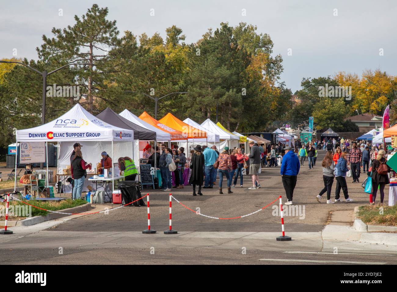 Arvada, Colorado - das glutenfreie Familienspaß-Festival, das von der Denver Celiac Support Group gesponsert wurde, bot glutenfreie Speisen, Getränke und Spiele an Stockfoto