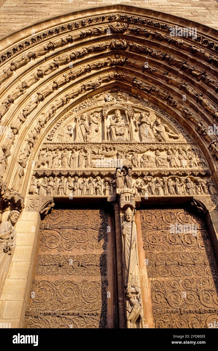 Frankreich Paris Notre Dame Kathedrale Portal St. Anne (Portail Sainte Anne) Stockfoto