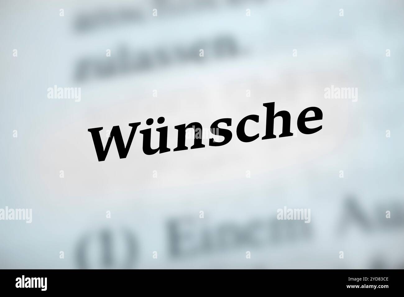 Wünsche - Schwarzweißtext mit hellblauem Pastellblau im Hintergrund - deutsches Wort Stockfoto