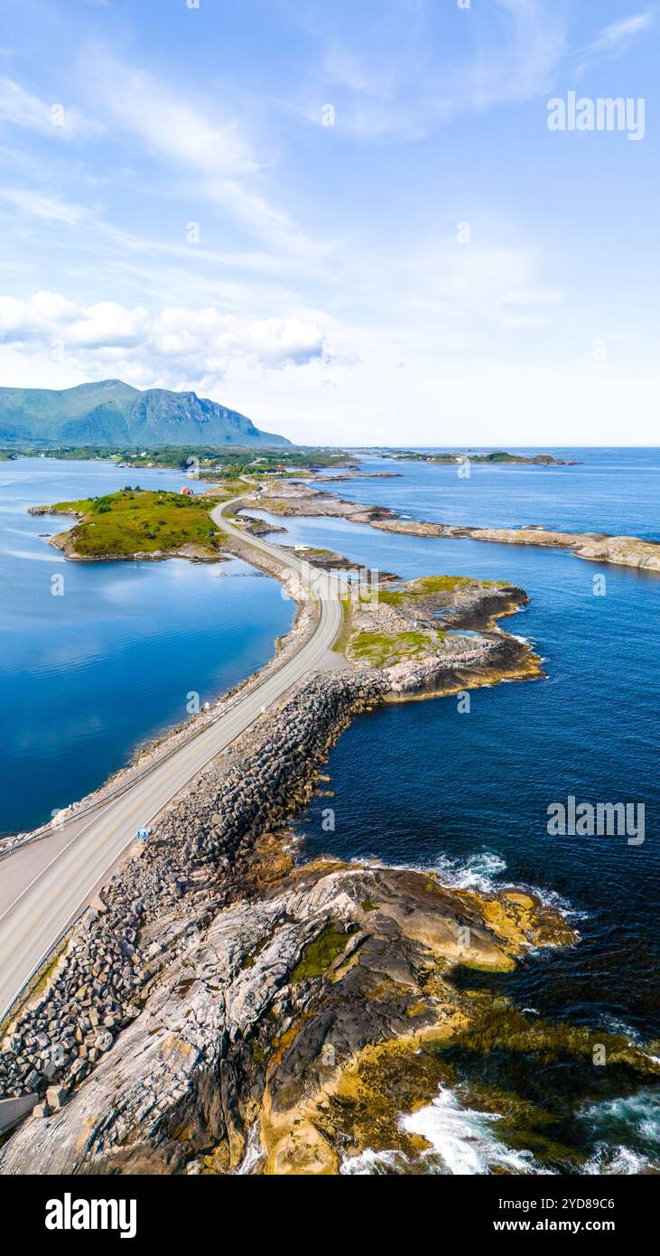 Eine Straße durch das Norwegische Meer, Atlantikstraße Norwegen Stockfoto