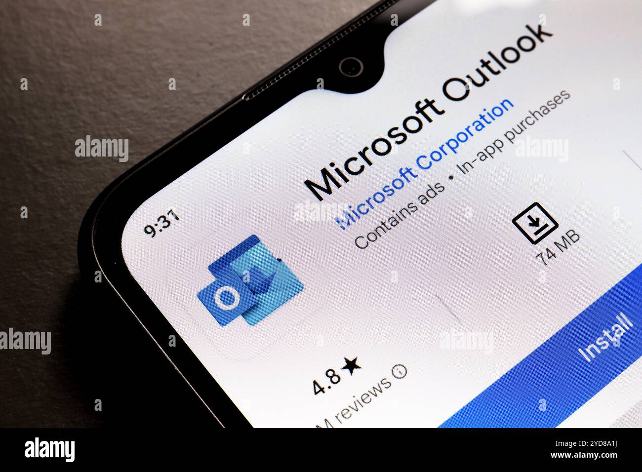 25. Oktober 2024, Brasilien. In dieser Abbildung wird das Microsoft Outlook-App-Logo auf einem Smartphone-Bildschirm angezeigt Stockfoto