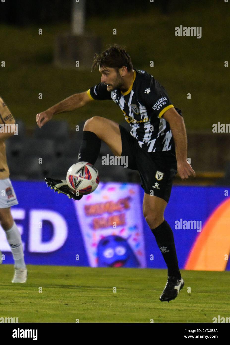 Leumeah, Australien. Oktober 2024. Ivan Vujica vom Macarthur FC wurde 2024-25 beim 2. Spiel der Isuzu UTE A-League zwischen Macarthur FC und Newcastle Jets FC im Campbelltown Stadium in Leumeah in Aktion genommen. Endpunktzahl: Macarthur 1: 2 Newcastle Jets. Quelle: SOPA Images Limited/Alamy Live News Stockfoto