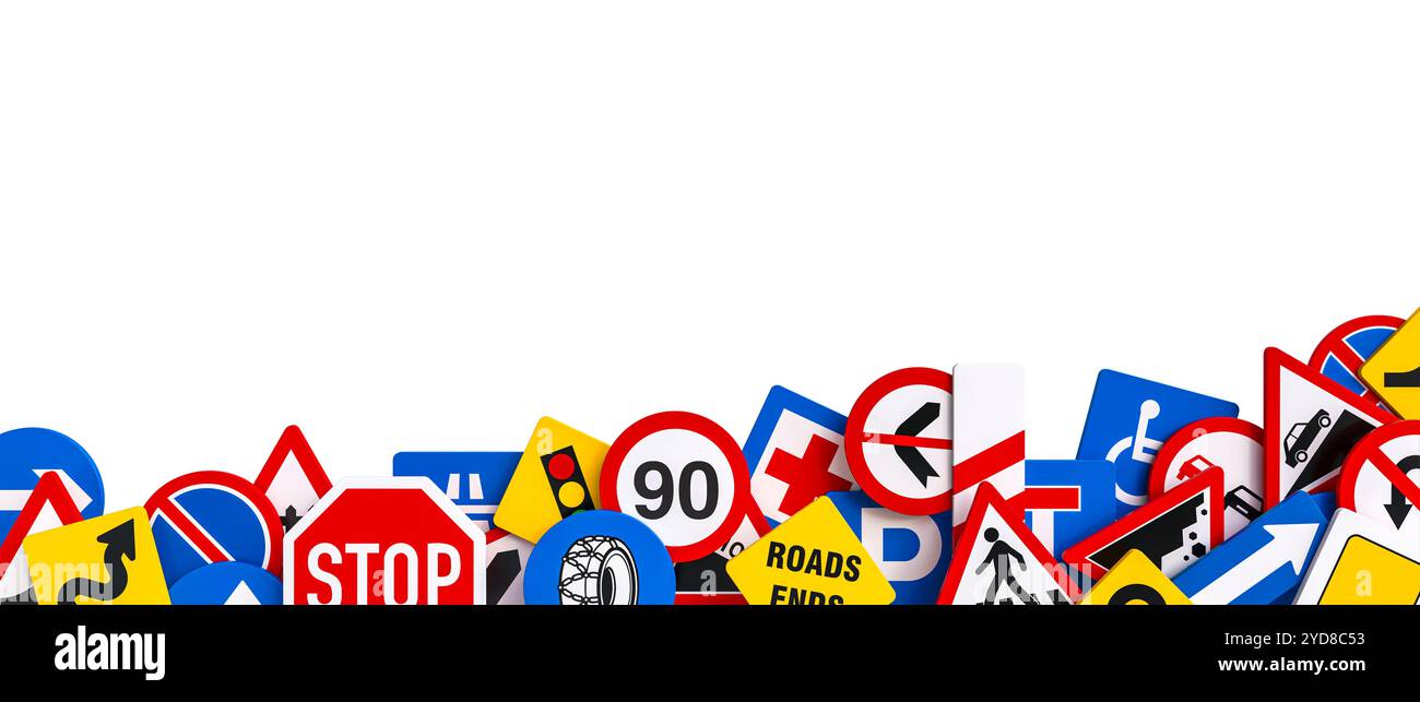 Viele Straßenschilder stapelten sich auf transparentem Hintergrund 3D Stockfoto