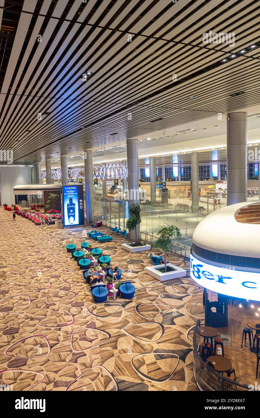 Singapur Changi Airport Terminal 4 - Blick von oben, Blick nach unten Stockfoto